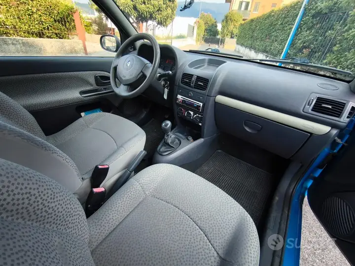 Renault Clio 2005 photo 4