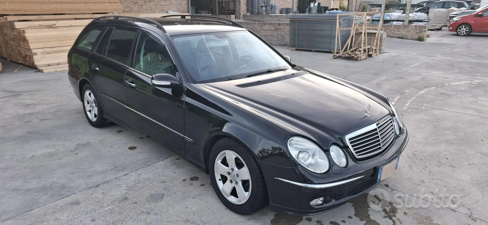 Mercedes-Benz E-Class 2005 photo 2