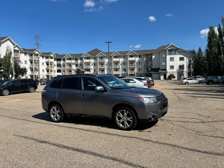 Mitsubishi Outlander 2014 photo 2