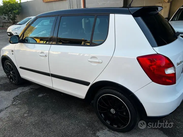 Skoda Fabia 2013 photo 4