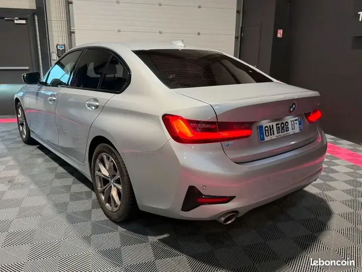 BMW 3 Series 2019 photo 3