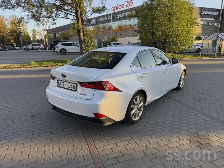 Lexus Is 2014 photo 3