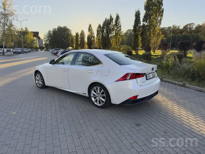 Lexus Is 2014 photo 2