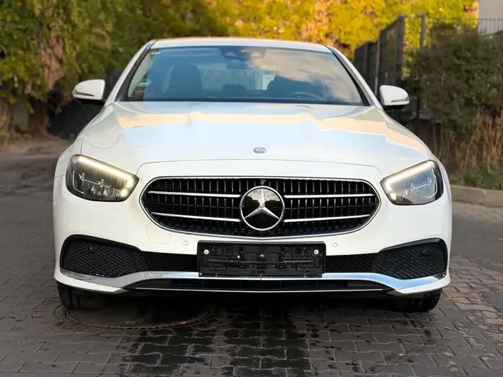Mercedes-Benz E 300