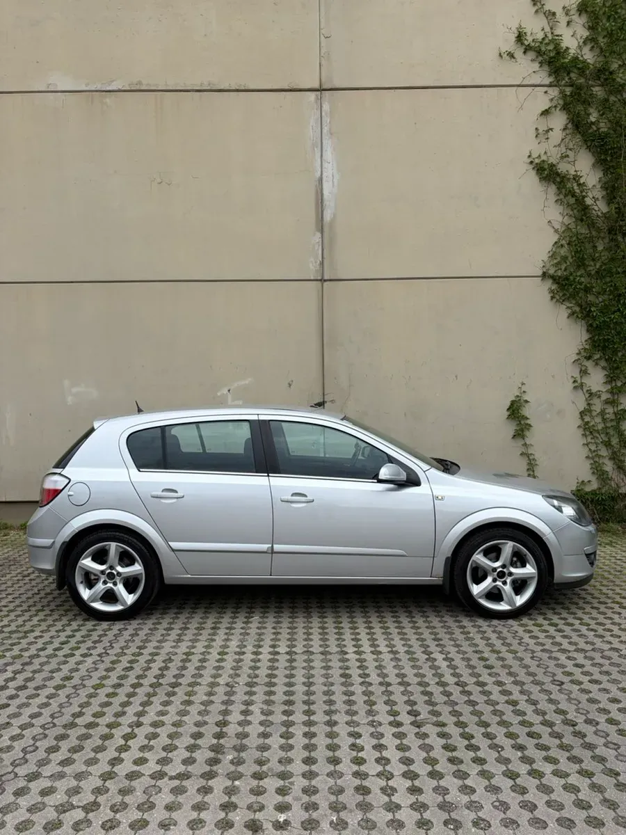Opel Astra 2004 photo 2