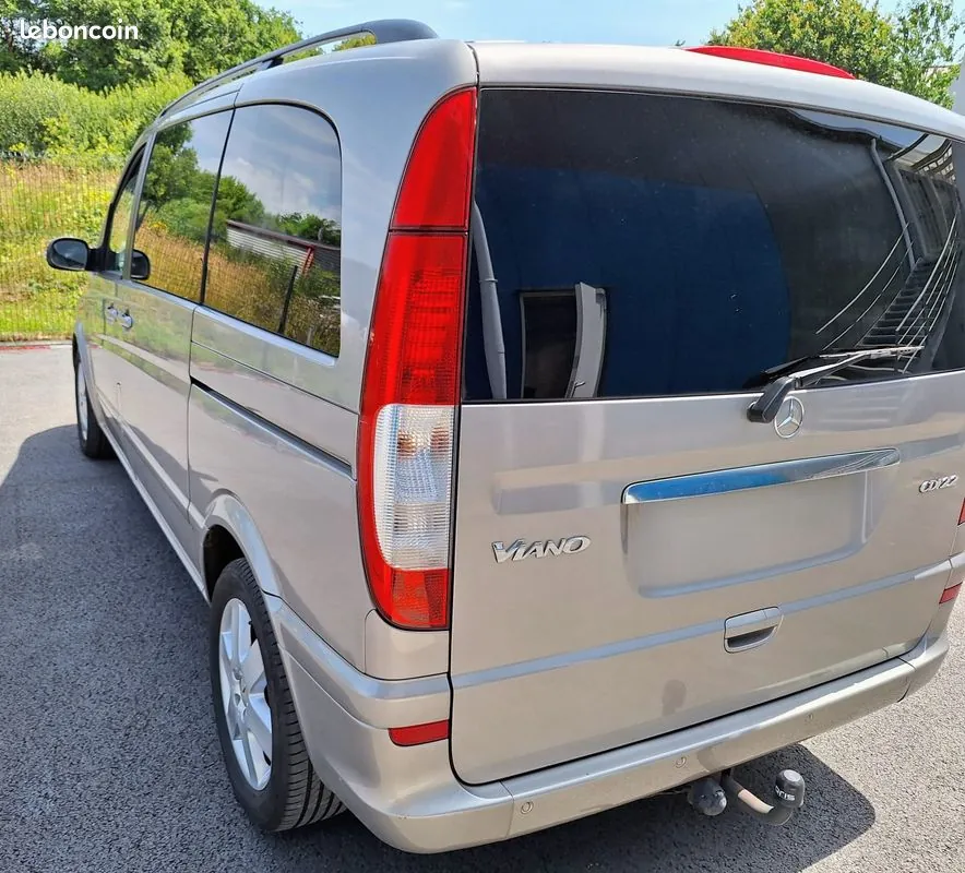 Mercedes-Benz Viano 2009 photo 2