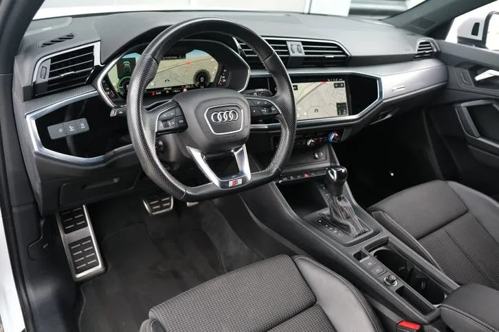 Audi Q3 2022 photo 3