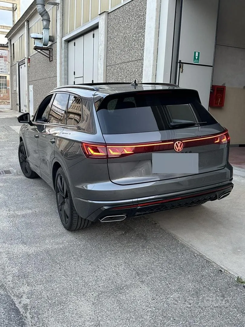 Volkswagen Touareg 2023 photo 3