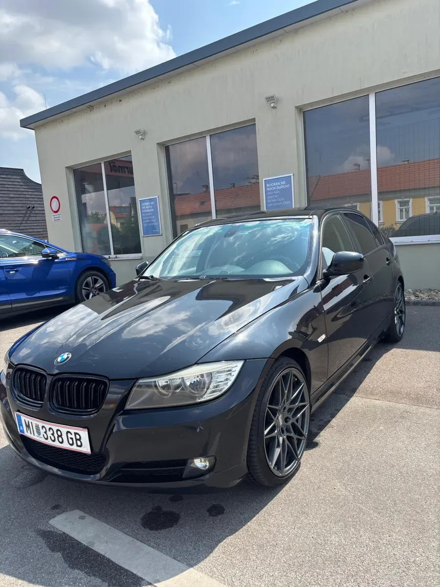 BMW 3 Series 2009 photo 2