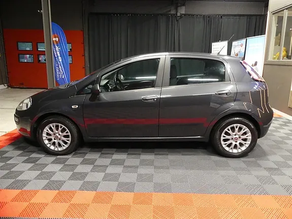 Fiat Punto 2011 photo 2