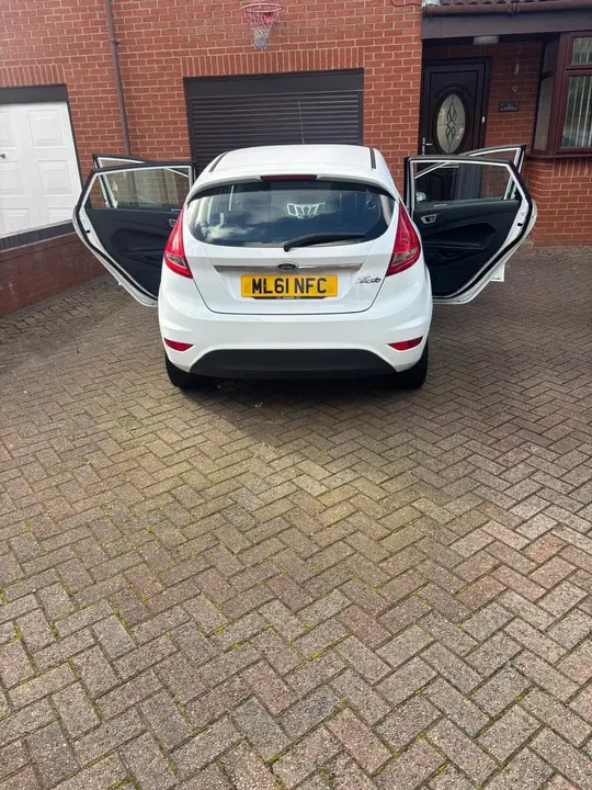 Ford Fiesta 2011 photo 4