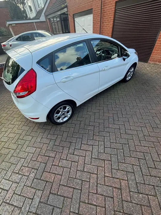 Ford Fiesta 2011 photo 5