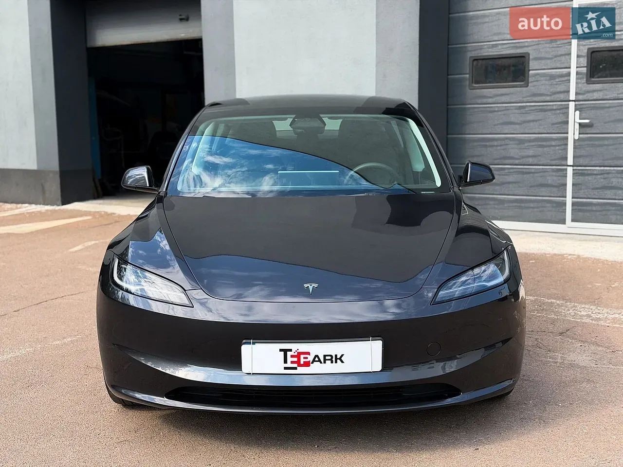 Tesla Model 3 2024 photo 2