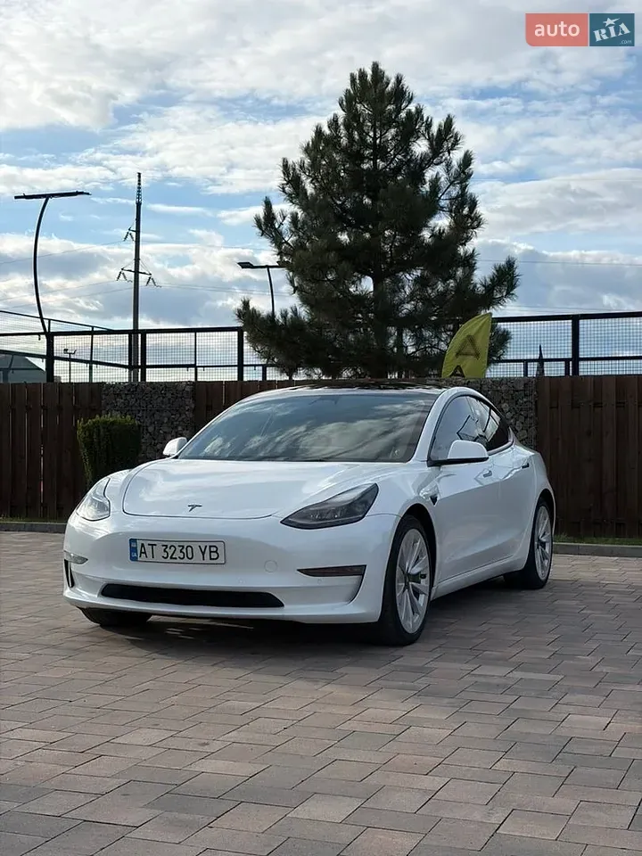 Tesla Model 3 2022 photo 3