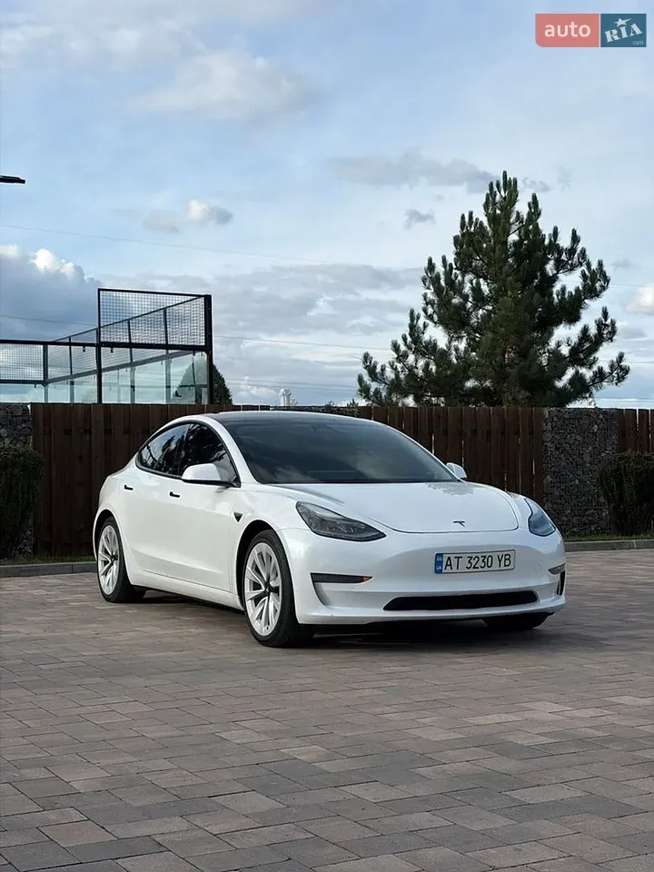 Tesla Model 3 2022 photo 2