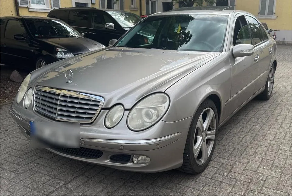 Mercedes-Benz E 240