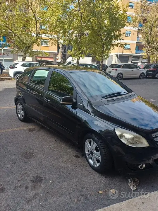 Mercedes-Benz B-Class 2011 photo 2