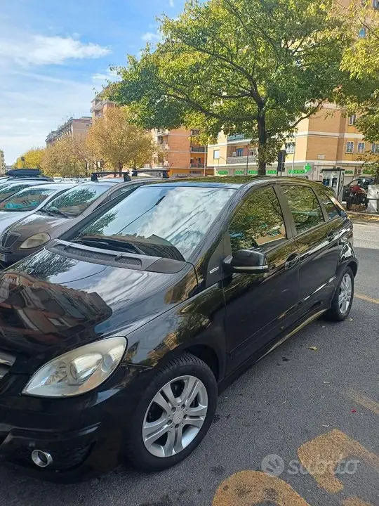 Mercedes-Benz B-Class 2011 photo 3
