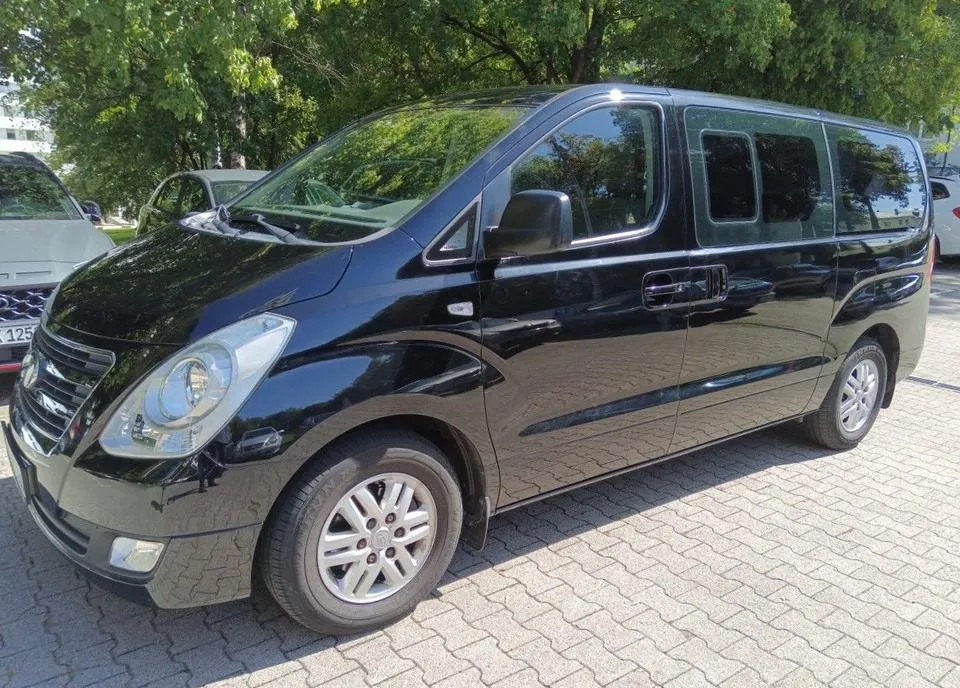 Hyundai H-1 Starex