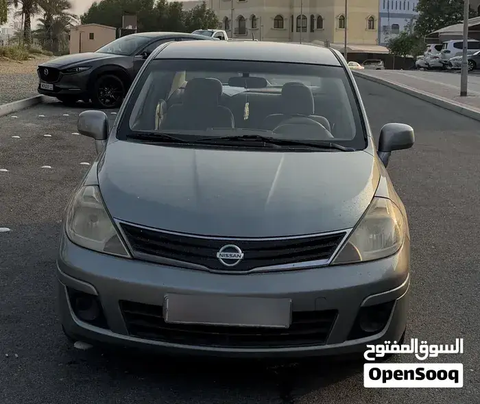 Nissan Tiida 2011 photo 2