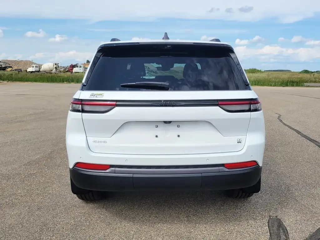 Jeep Grand Cherokee 2026 photo 5
