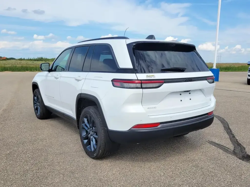 Jeep Grand Cherokee 2026 photo 4