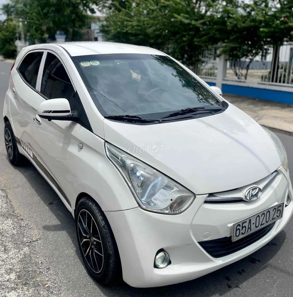 Hyundai Eon 2012 photo 2