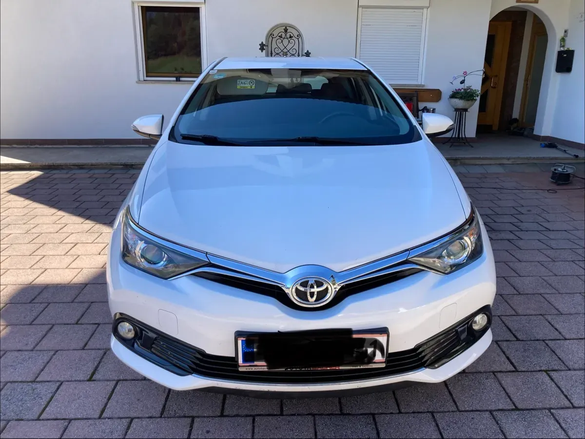 Toyota Auris 2017 photo 2