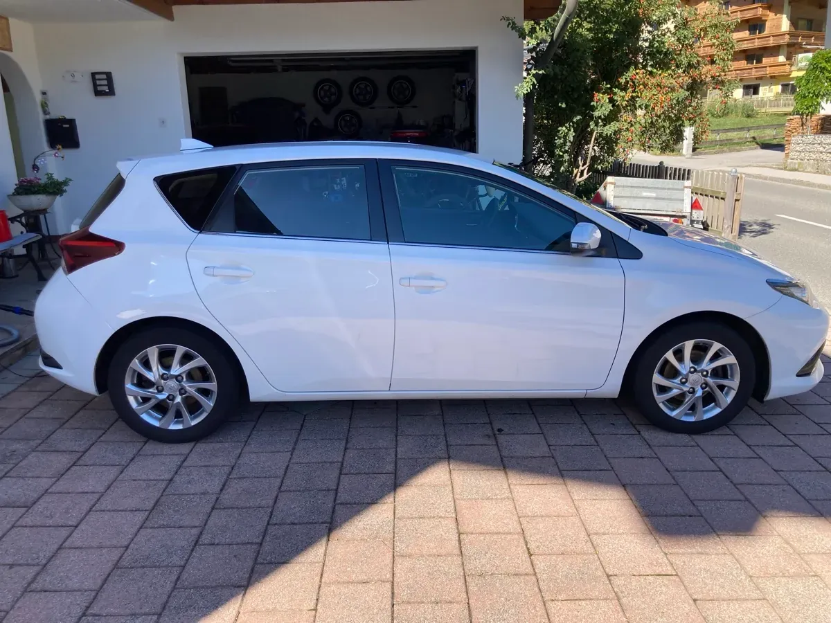 Toyota Auris 2017 photo 3