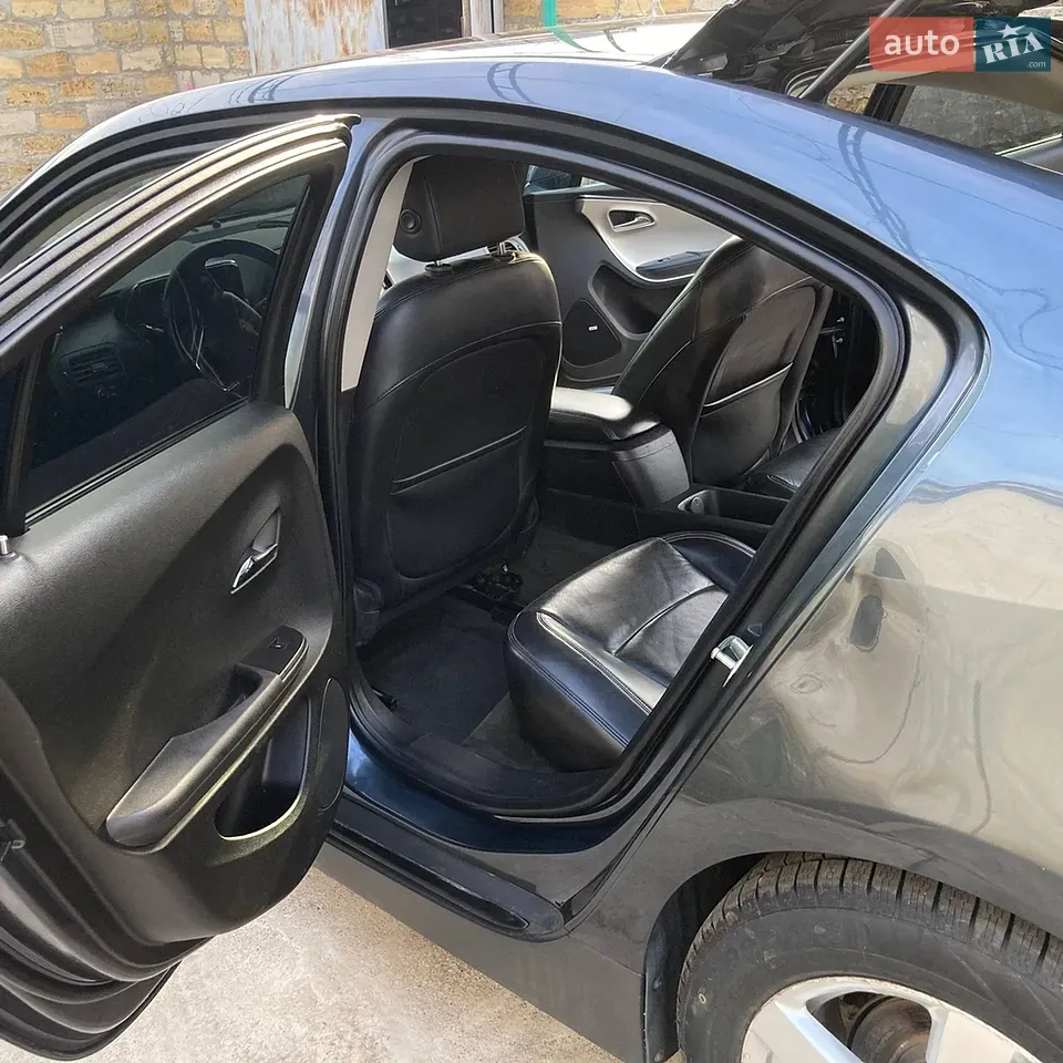 Chevrolet Volt 2011 photo 2