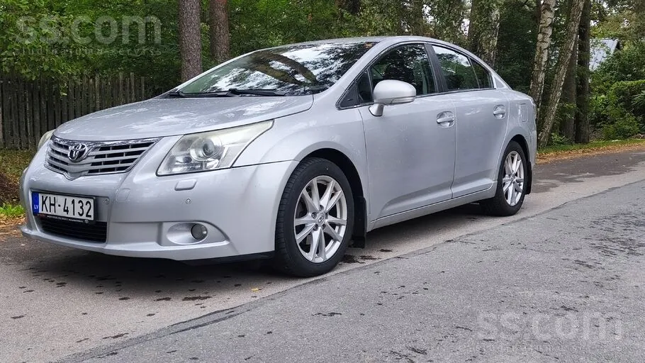 Toyota Avensis 2011 photo 2