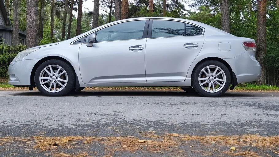 Toyota Avensis 2011 photo 4