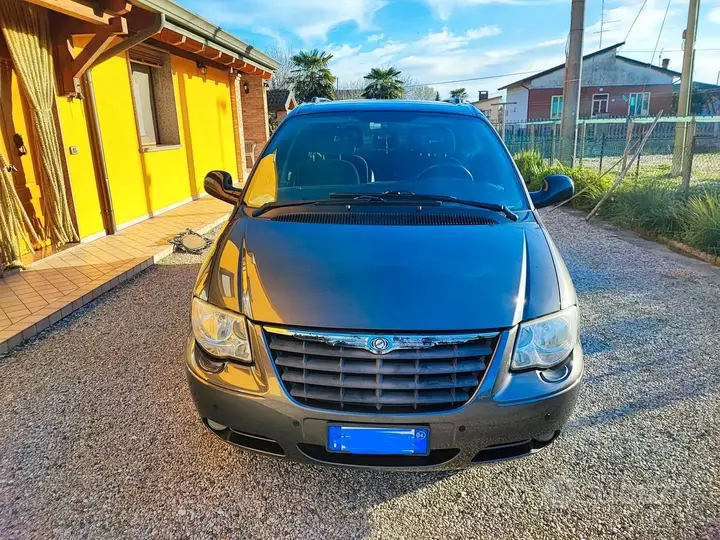 Chrysler Voyager 2004 photo 3