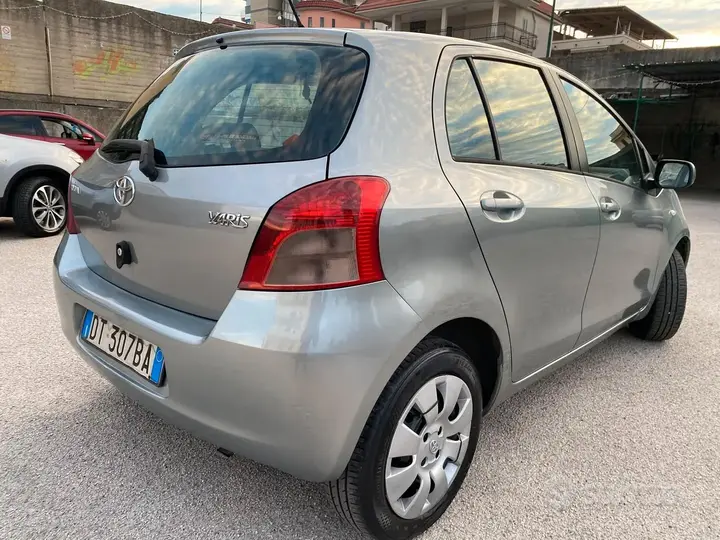 Toyota Yaris 2009 photo 4