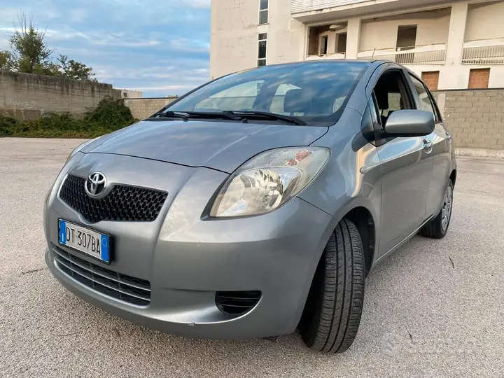 Toyota Yaris 2009 photo 3