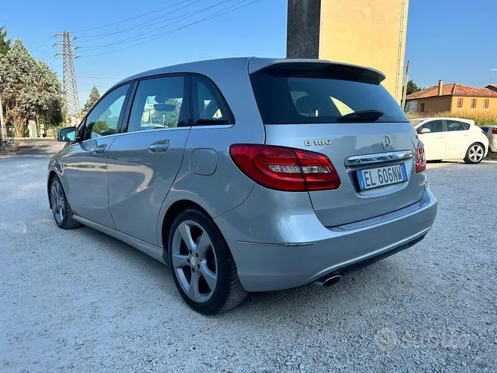 Mercedes-Benz B 2012 photo 5