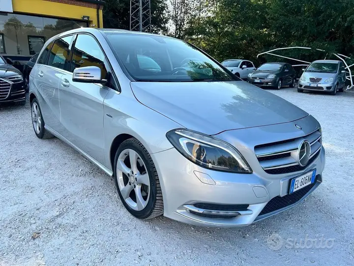 Mercedes-Benz B 2012 photo 2