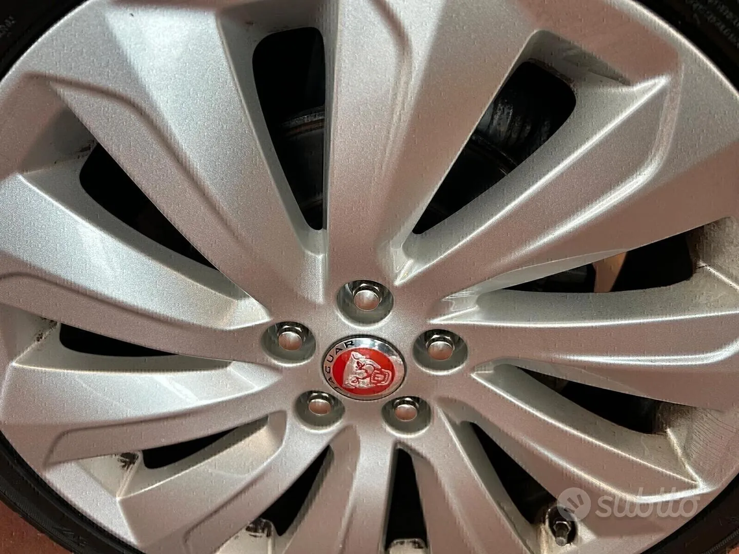 Jaguar Xe 2015 photo 5