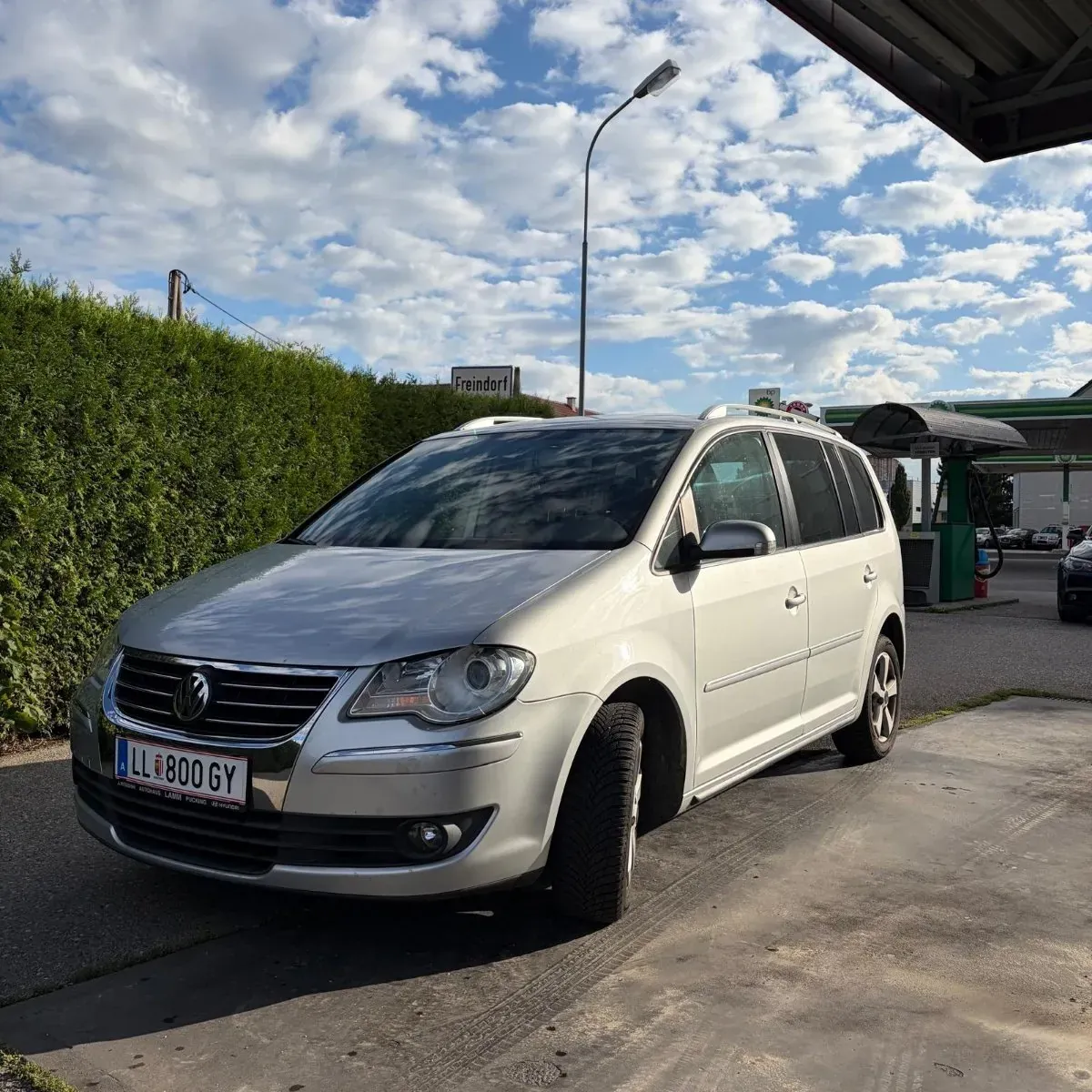 Volkswagen Touran 2007 photo 2