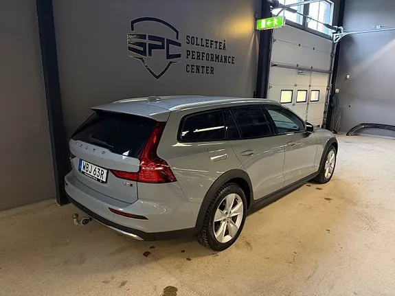 Volvo V60 Cross Country 2024 photo 3