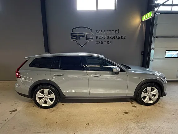 Volvo V60 Cross Country 2024 photo 2