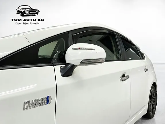 Toyota Prius Plug-In Hybrid 2015 photo 4