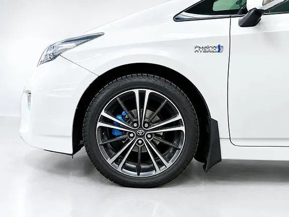 Toyota Prius Plug-In Hybrid 2015 photo 3