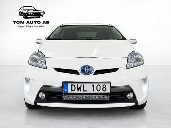 Toyota Prius Plug-In Hybrid 2015 photo 2