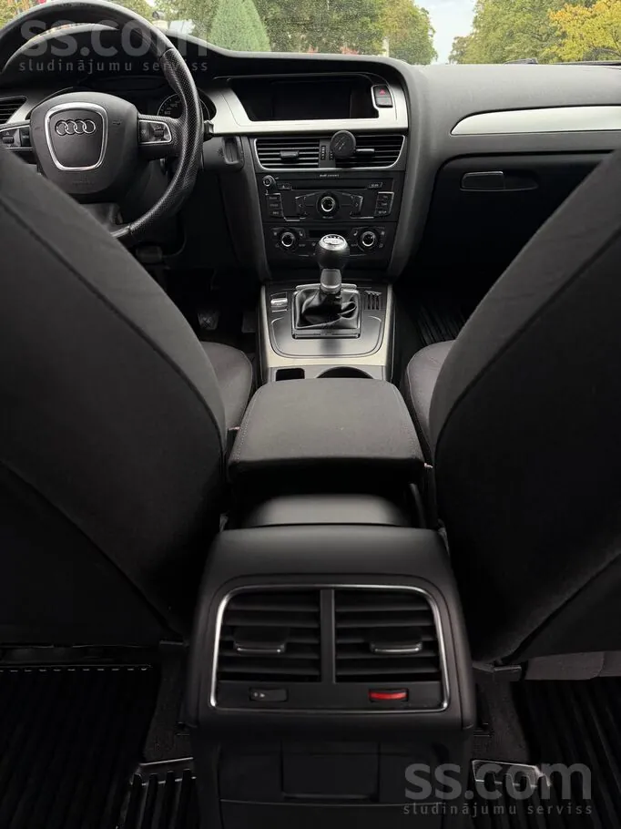 Audi A4 2009 photo 3
