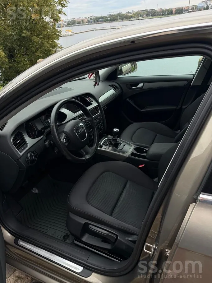 Audi A4 2009 photo 2