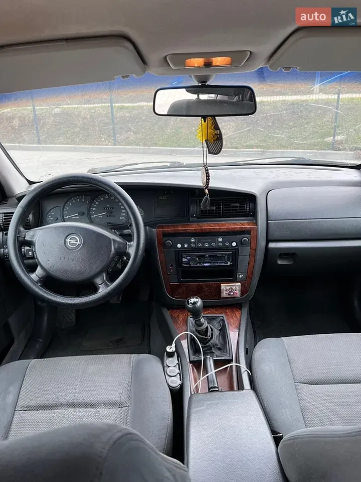 Opel Omega 2002 photo 5