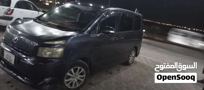 Toyota Voxy 2009 photo 3