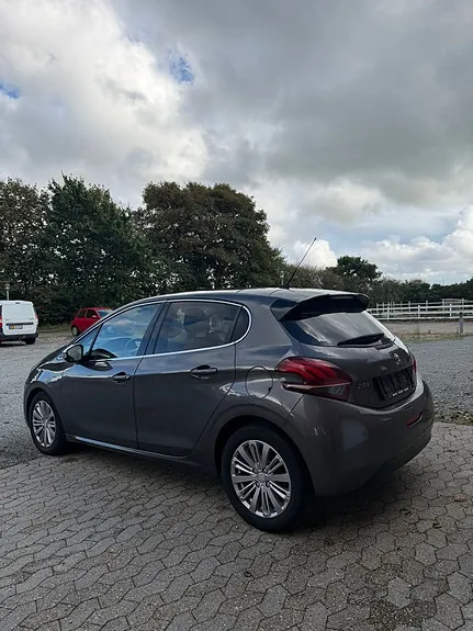 Peugeot 208 2018 photo 5