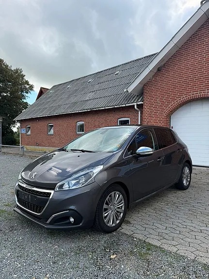 Peugeot 208 2018 photo 2
